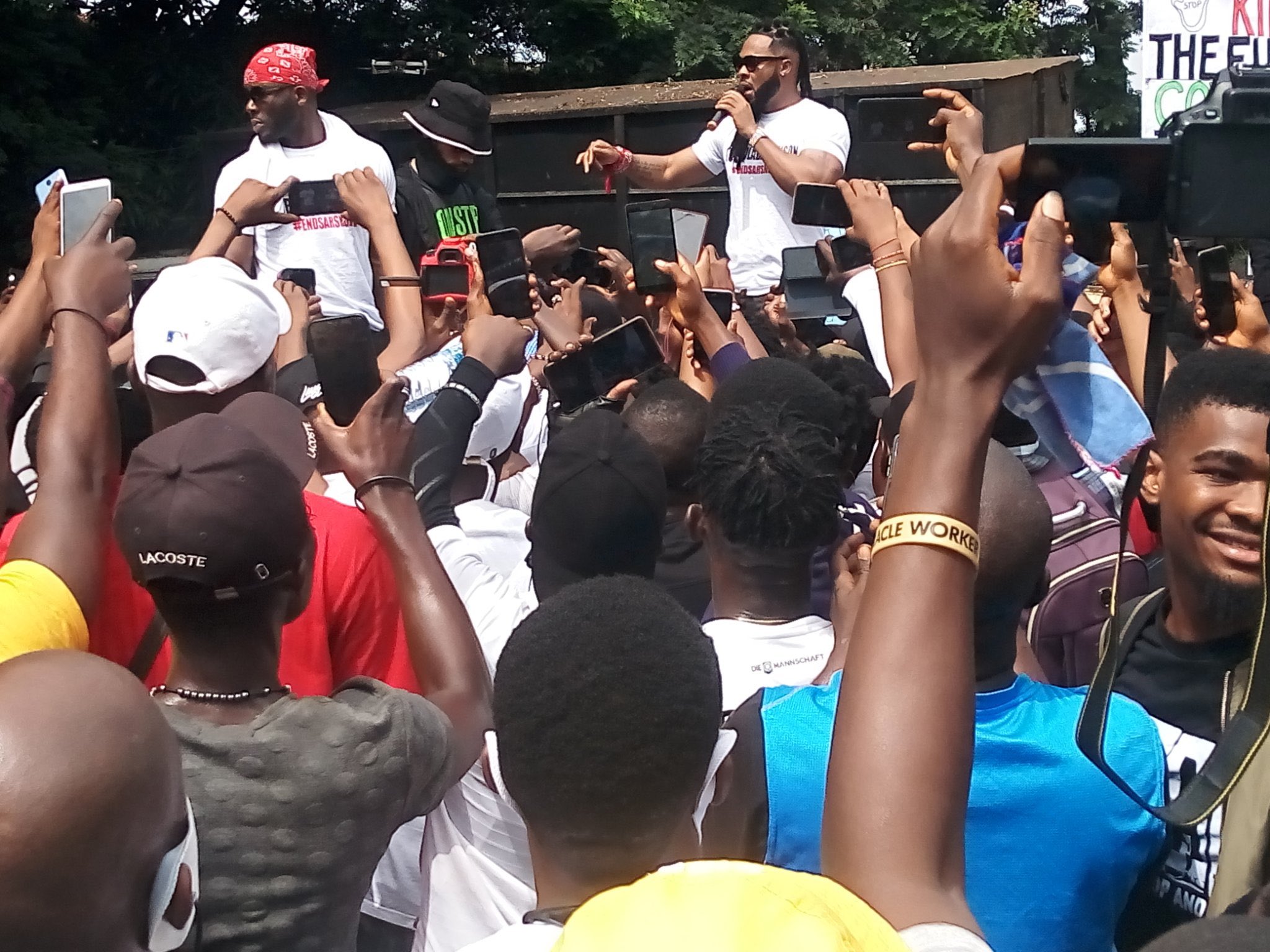 Enugu End SARS Protest Dep Gov, Flavour, Phyno join protesters