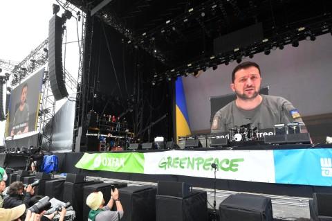 He spoke ahead of the Libertines’ set