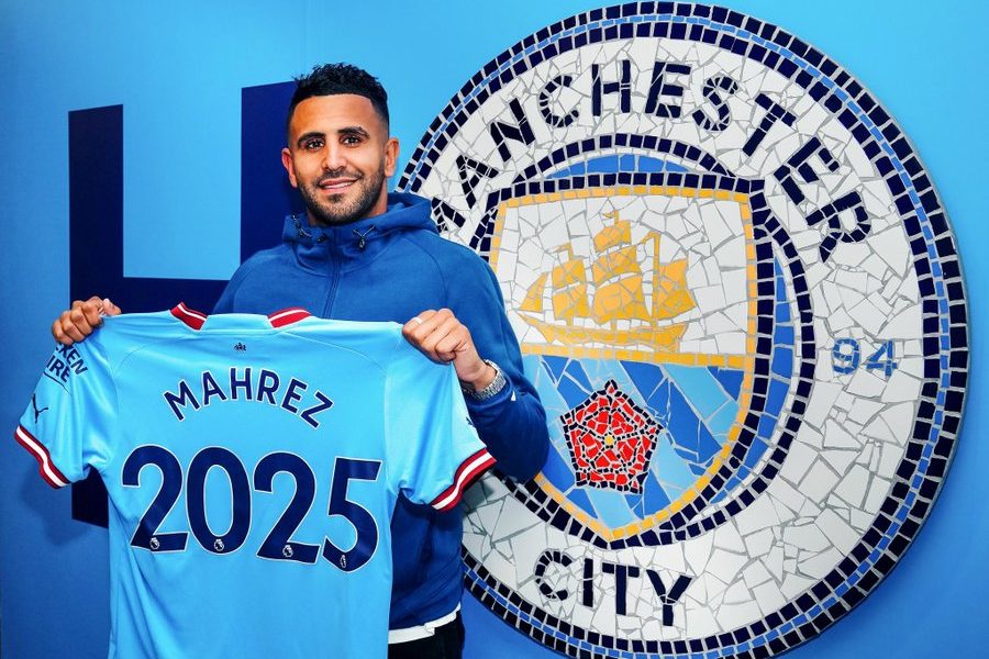 Riyadh Mahrez renews with Manchester City