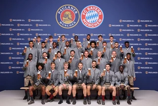 Sadio Mane refuses to hold up beer in Bayern Munich team photo