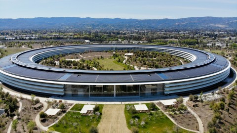 Apple mandates that staff members report to the office three times per week