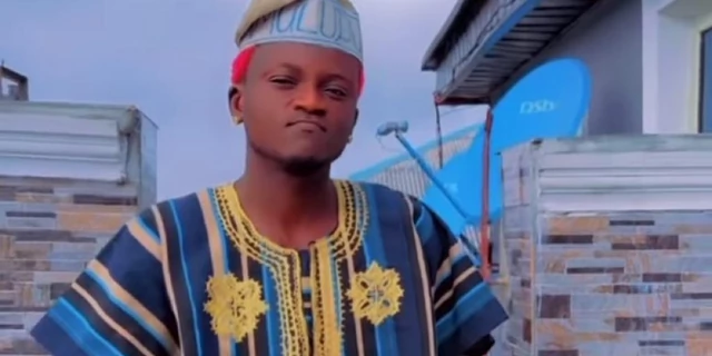 singer Portable bags Chieftaincy title