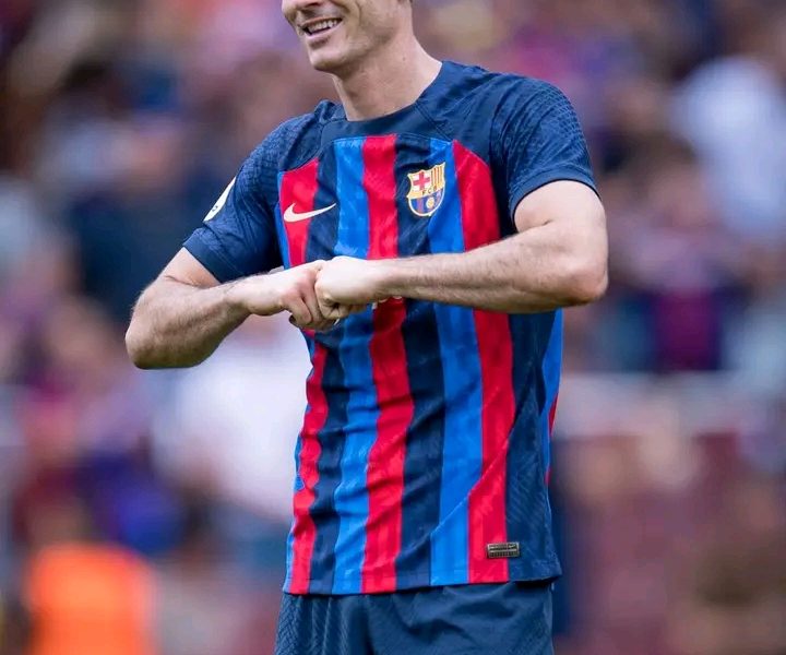 Lewandowski Scores Double As Barcelona Thrashed Elche at Home