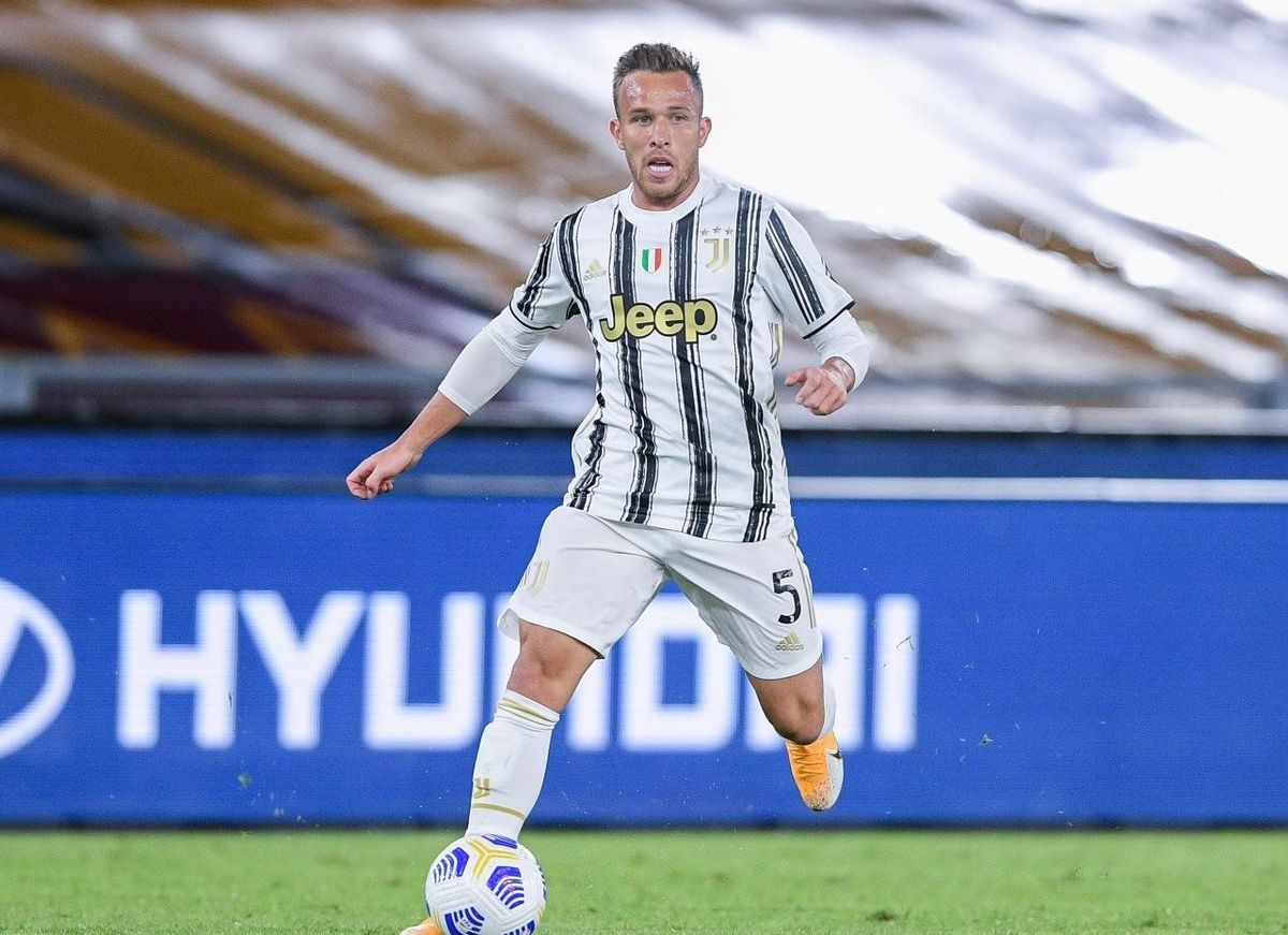 Liverpool complete loan signing of Juventus midfielder "Arthur Melo"