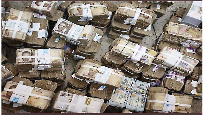 New naira: Wealthy Nigerians deposit bales of cash in banks