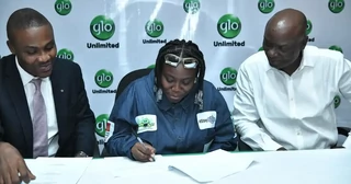 Teni continues to serve as Glo ambassador as she renew contract