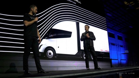 Tesla delivers its first electric truck