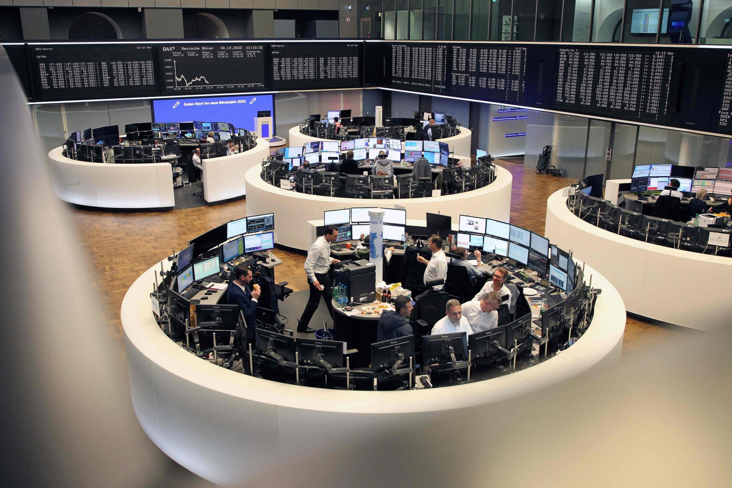 European stock markets falls at open